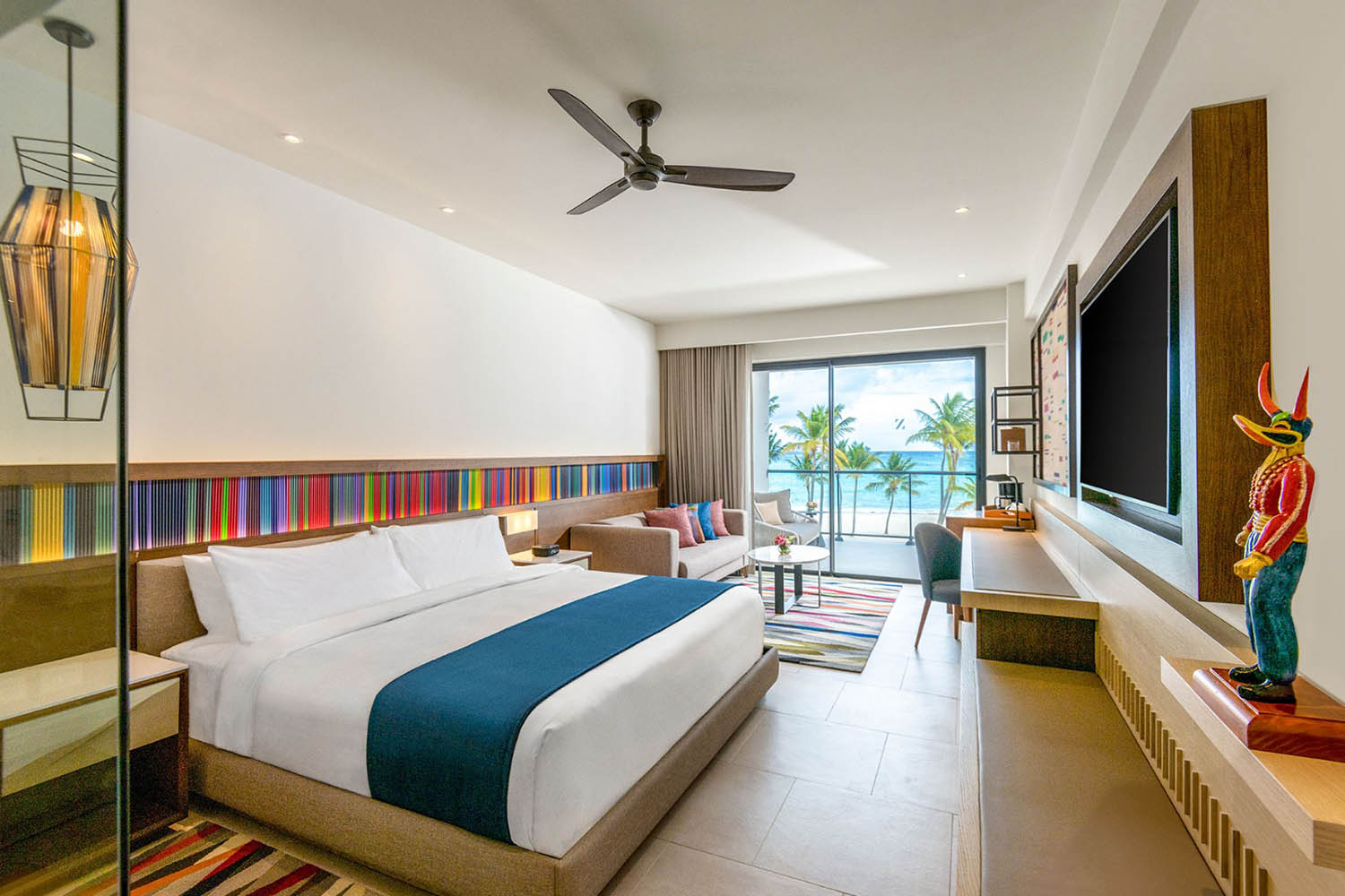 Club Ocean Front Junior Suite King LuxuriaVacations