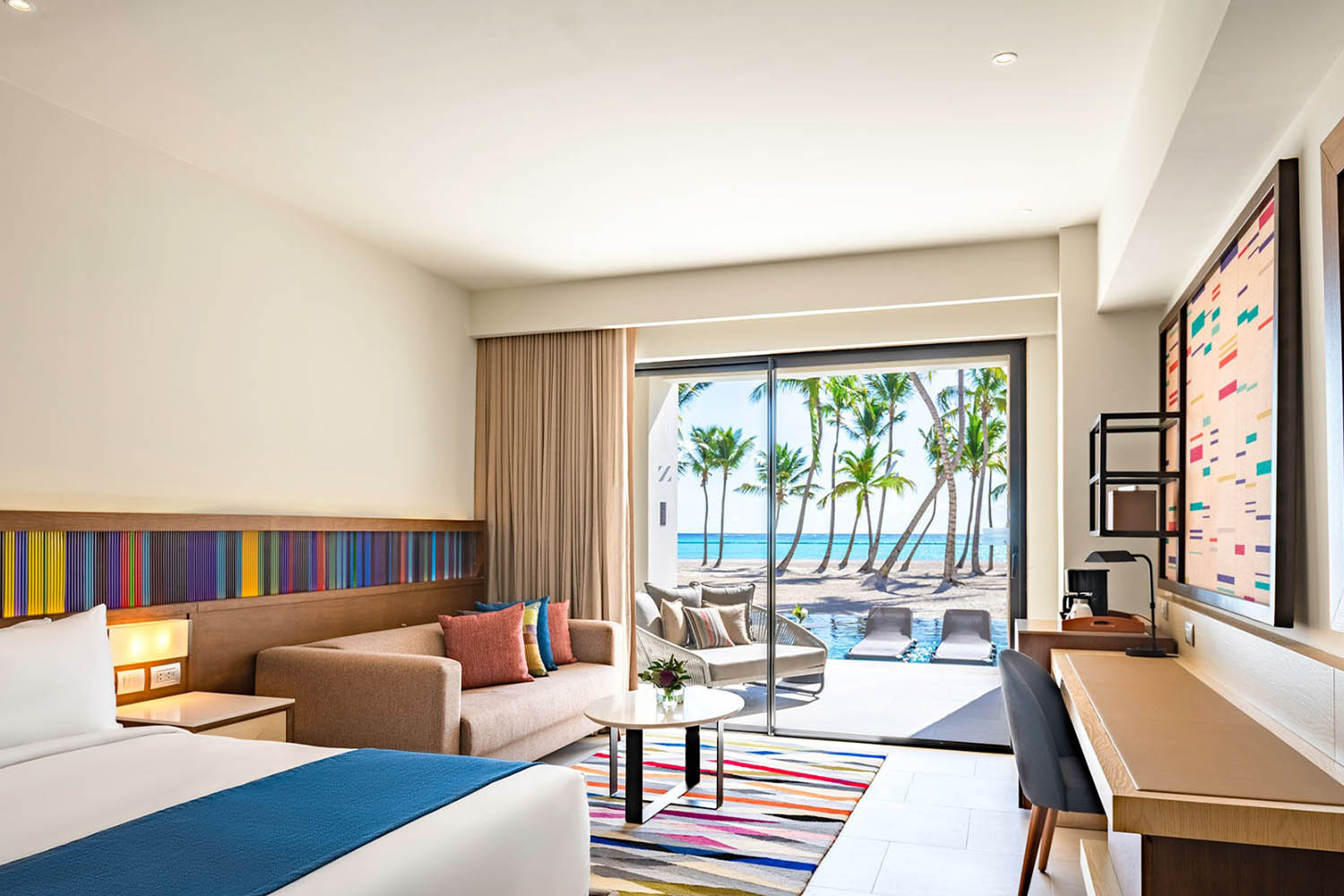Club Ocean Front Junior Suite Swim Up Double LuxuriaVacations