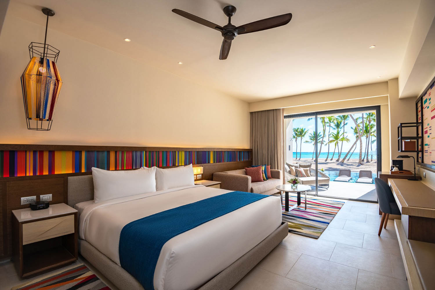 Club Ocean Front Junior Suite Swim Up King LuxuriaVacations