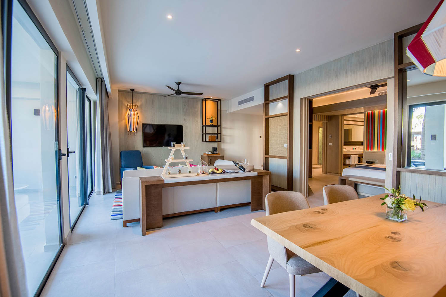 Club One Bedroom Master Swim Up Suite LuxuriaVacations