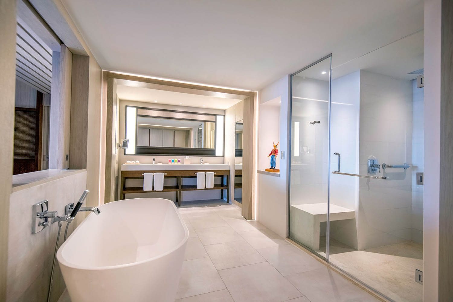 Club One Bedroom Master Swim Up Suite LuxuriaVacations