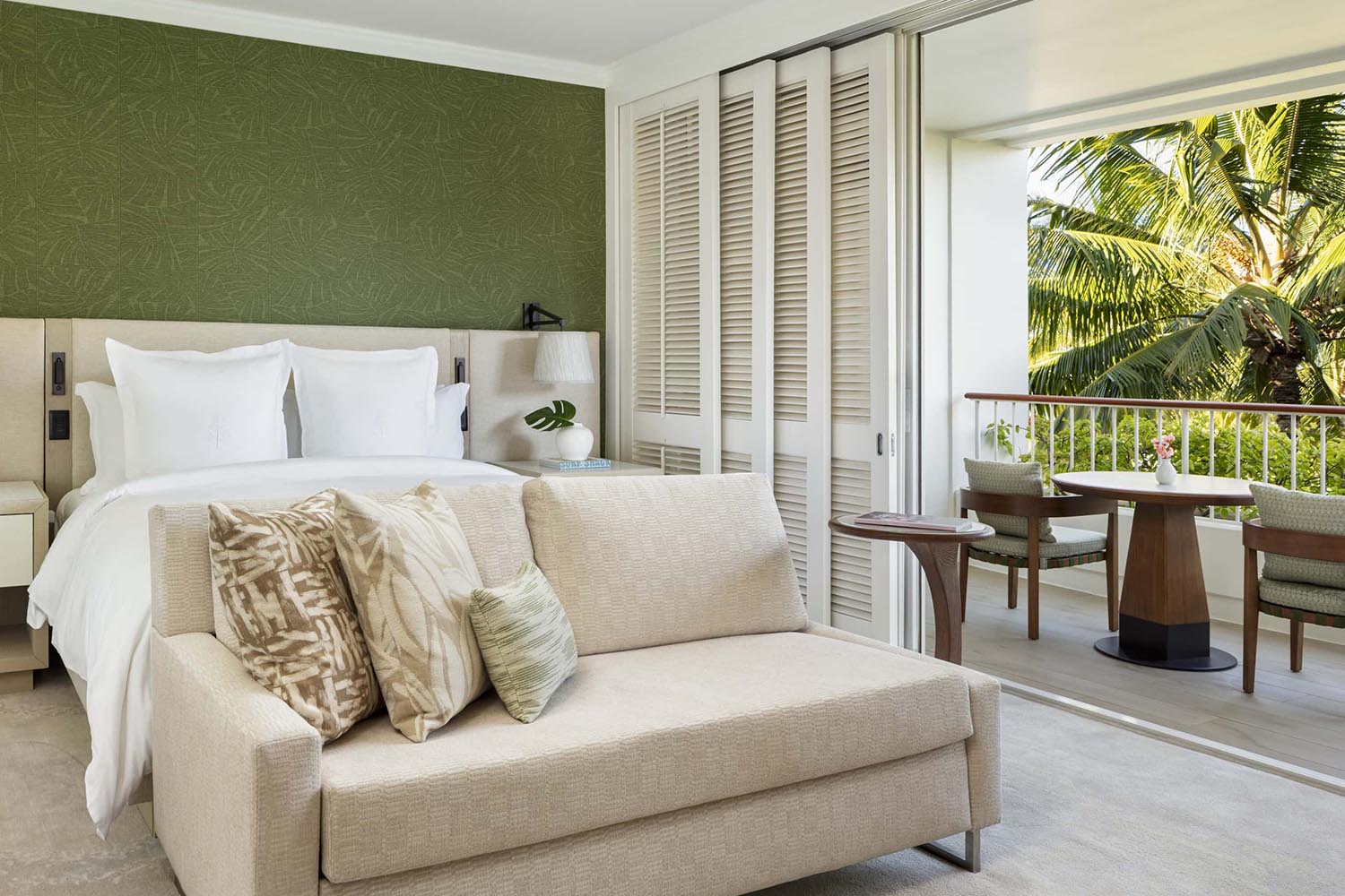 Club Partial Ocean View King LuxuriaVacations