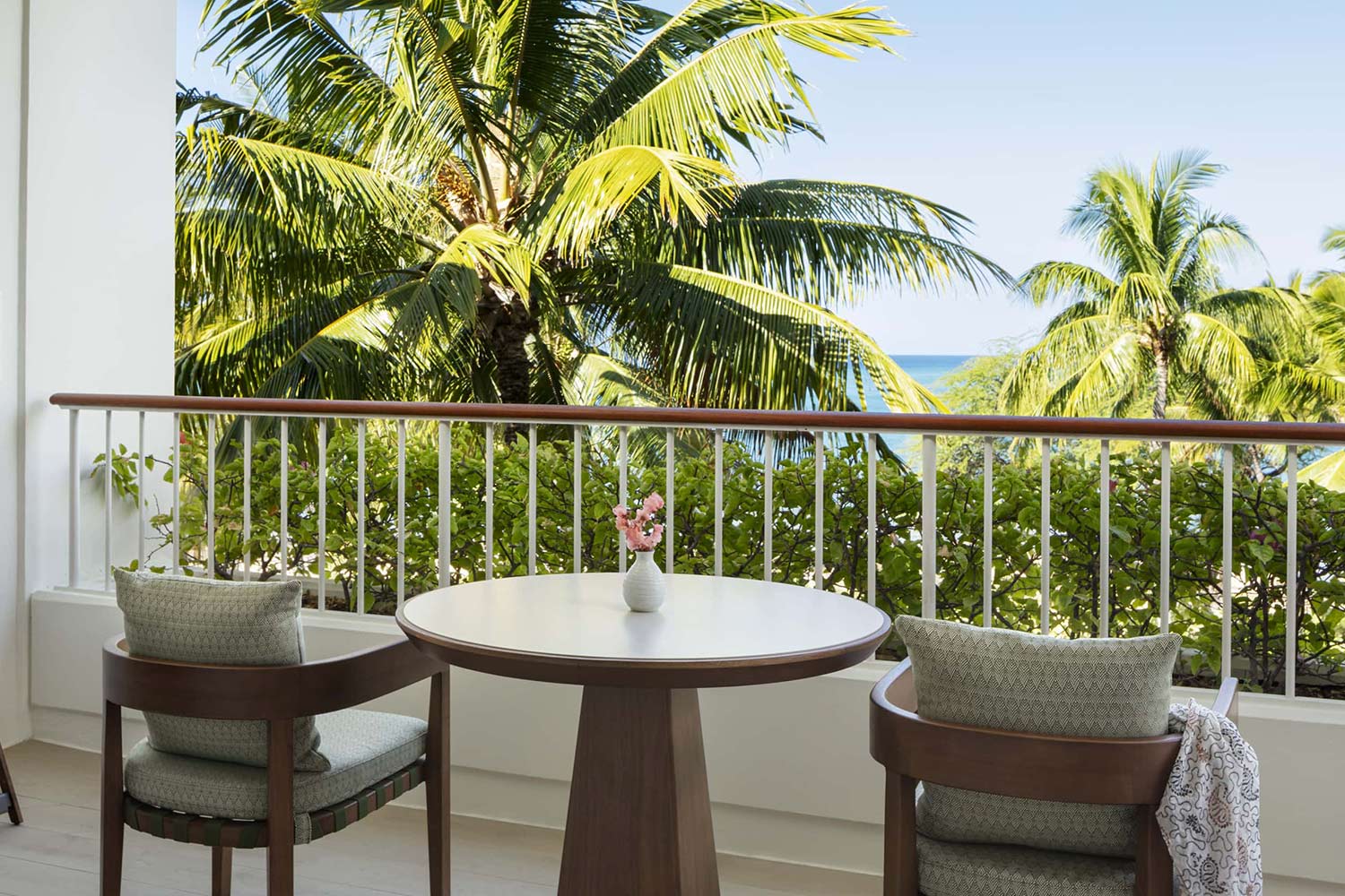 Club Partial Ocean View King LuxuriaVacations