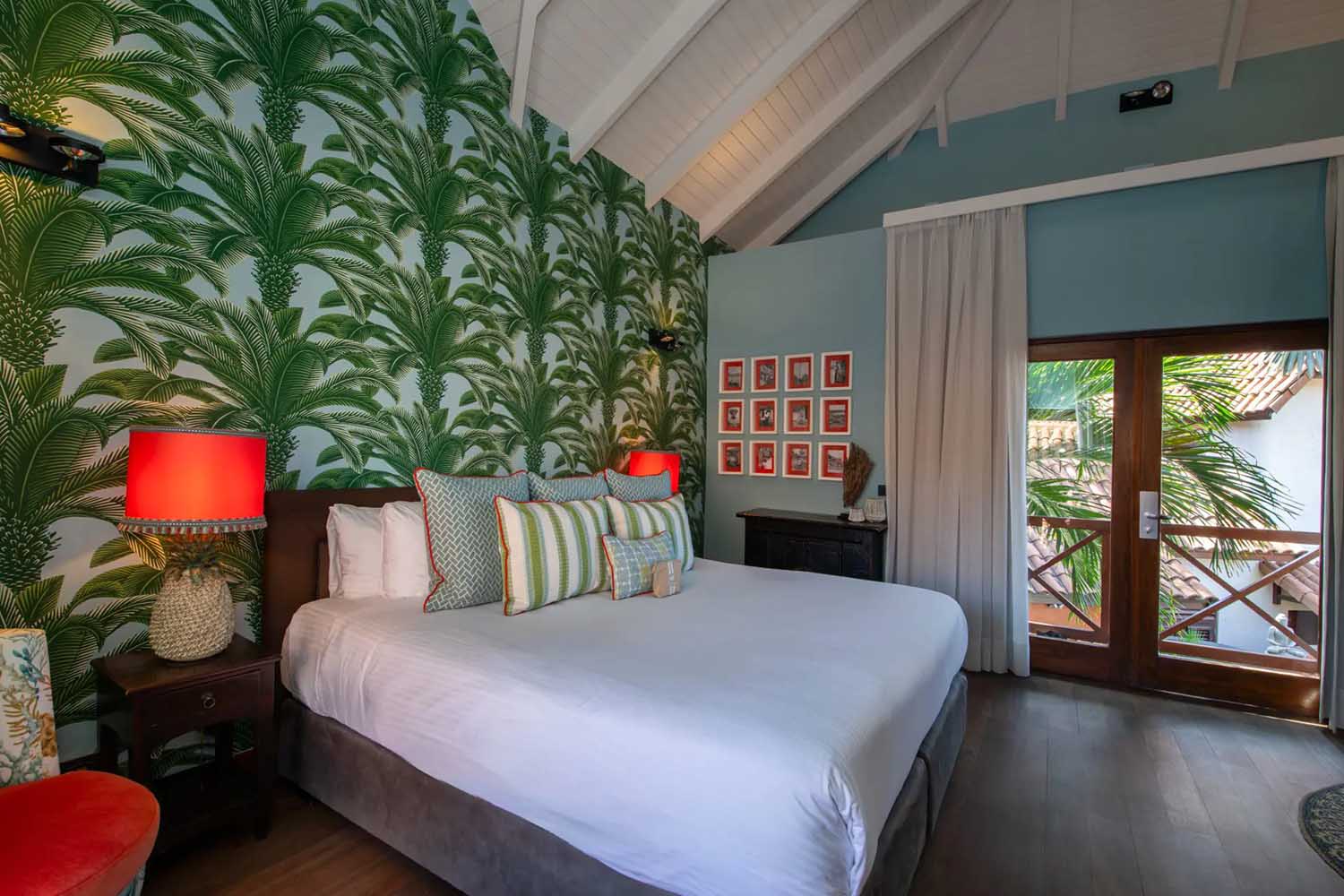Colonial Room LuxuriaVacations