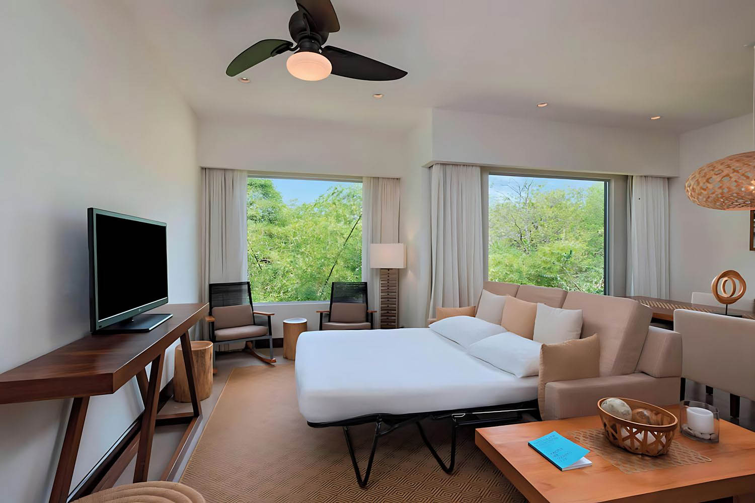 Crown Superior 1 Bedroom Larger Suite, 1 King, Sofa bed, Resort view, Top floor LuxuriaVacations