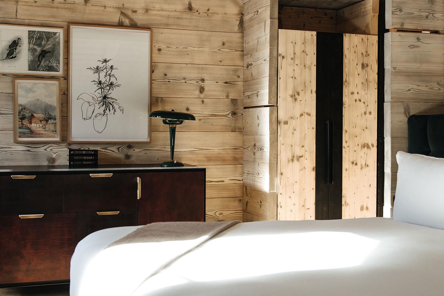 DELUXE LuxuriaVacations