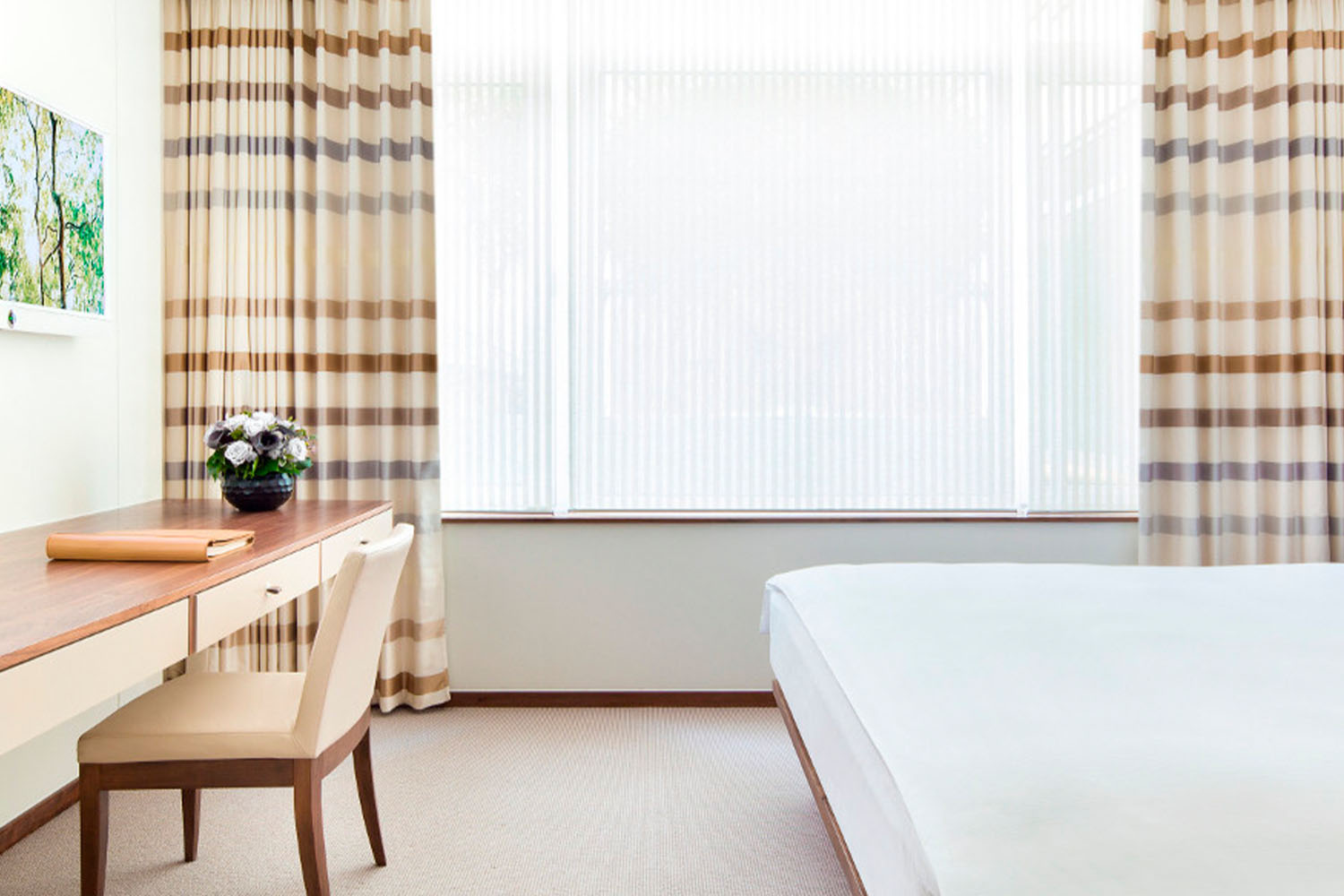 Deluxe City Room LuxuriaVacations