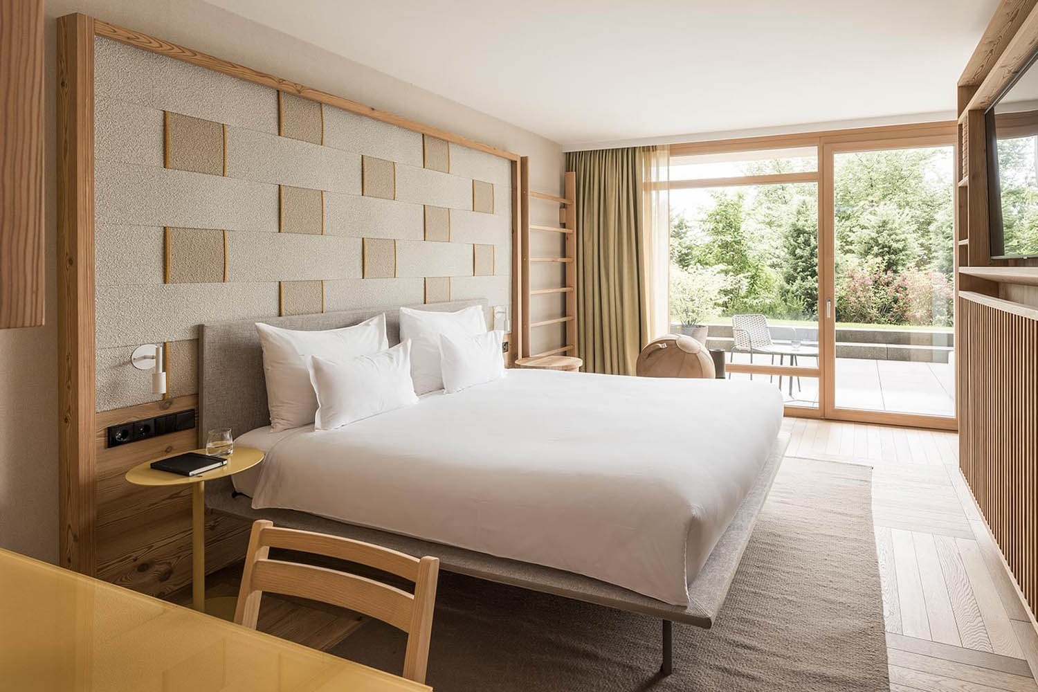 Deluxe Double room LuxuriaVacations