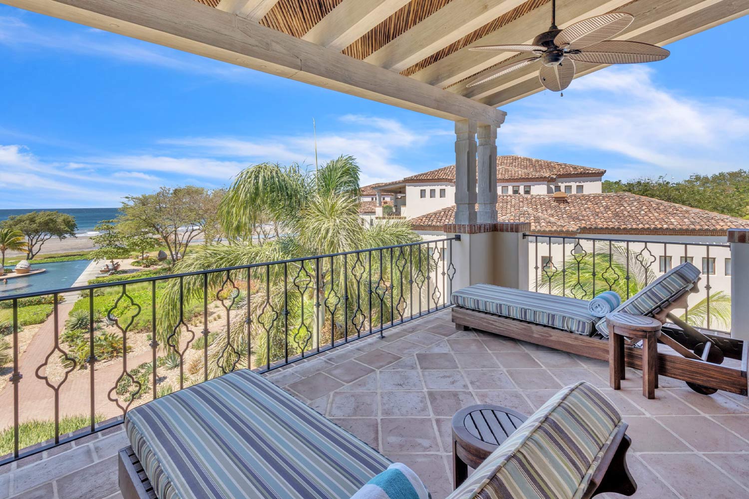 Deluxe Friends & Family Suites LuxuriaVacations