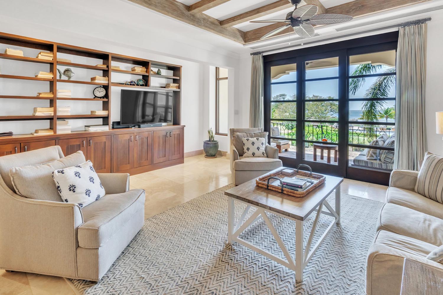 Deluxe Friends & Family Suites LuxuriaVacations