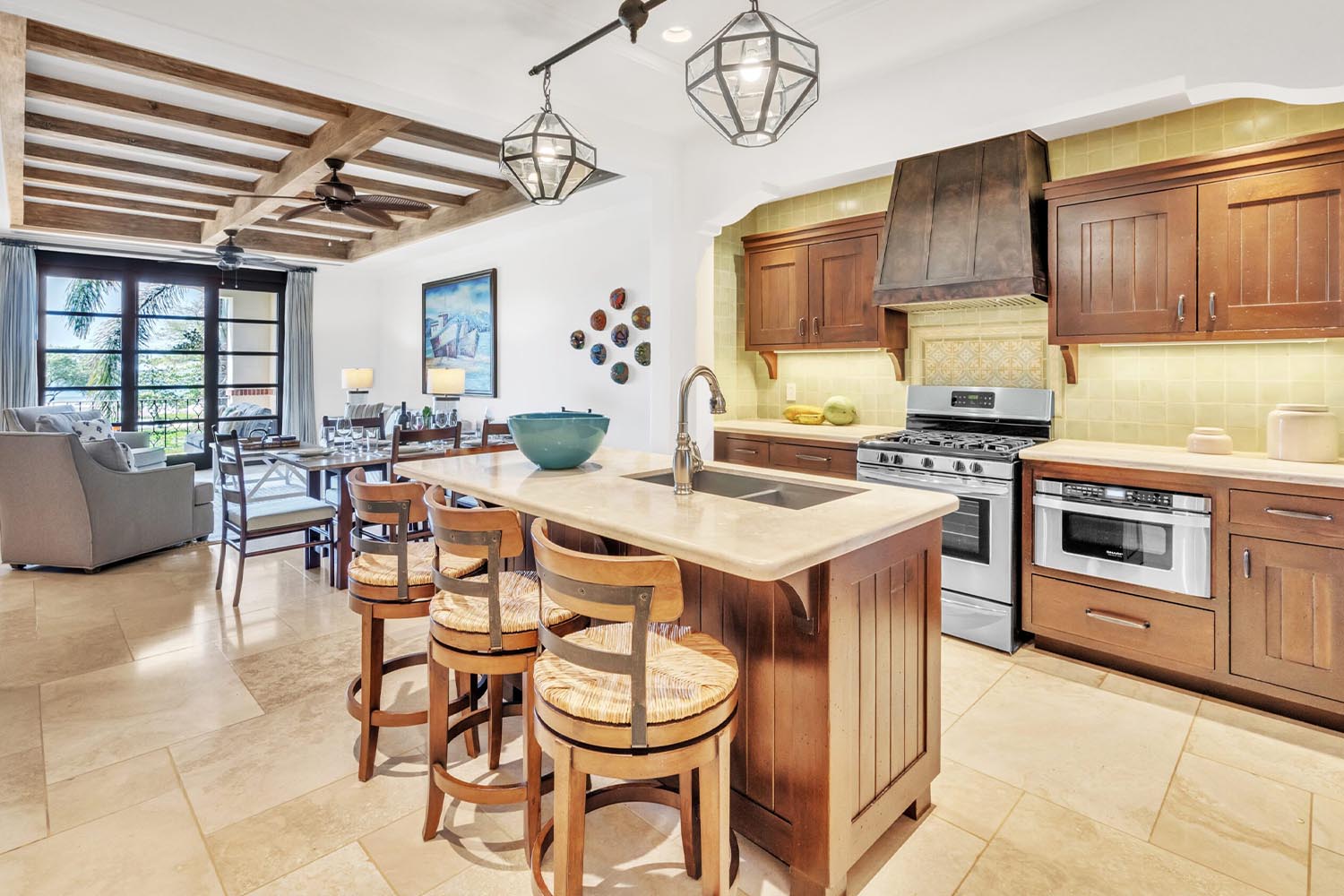 Deluxe Friends & Family Suites LuxuriaVacations
