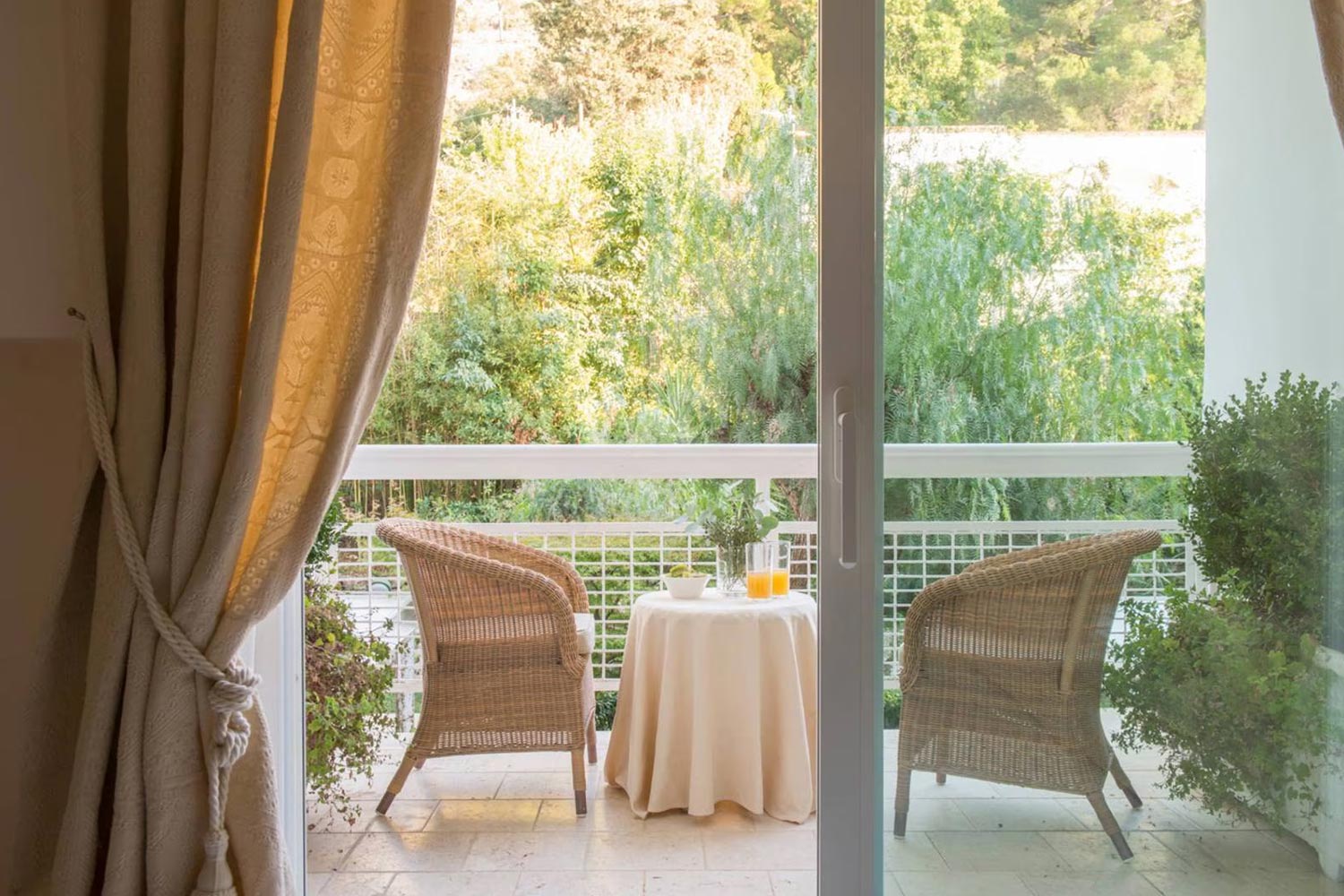 Deluxe Garden Side LuxuriaVacations