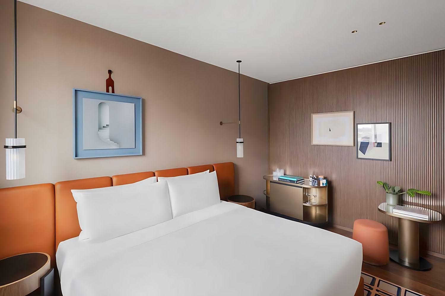 Deluxe Guest room, 1 King LuxuriaVacations