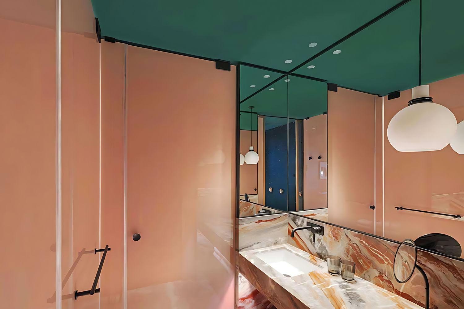 Deluxe Guest room, 1 King LuxuriaVacations