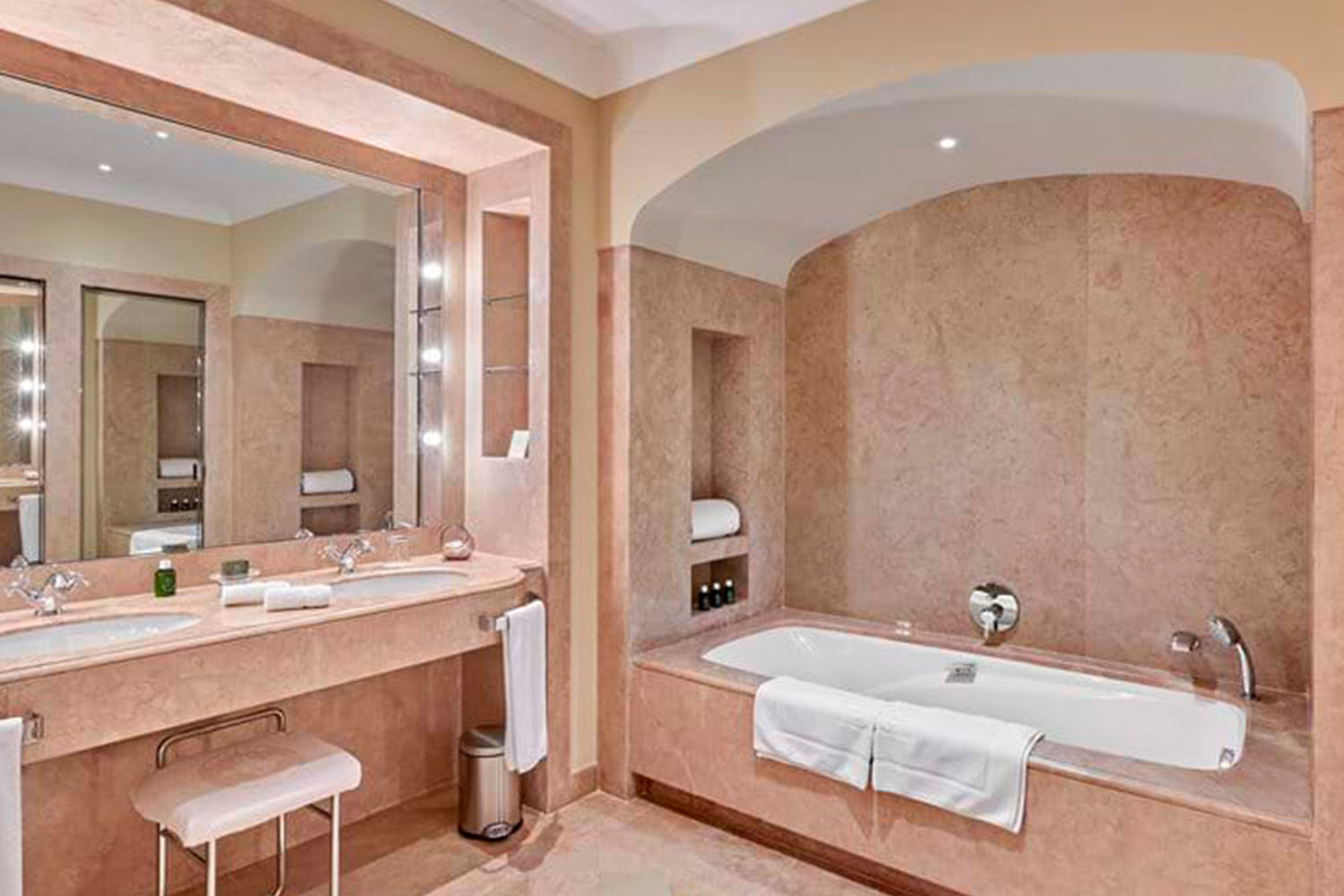 Deluxe Junior Suite LuxuriaVacations