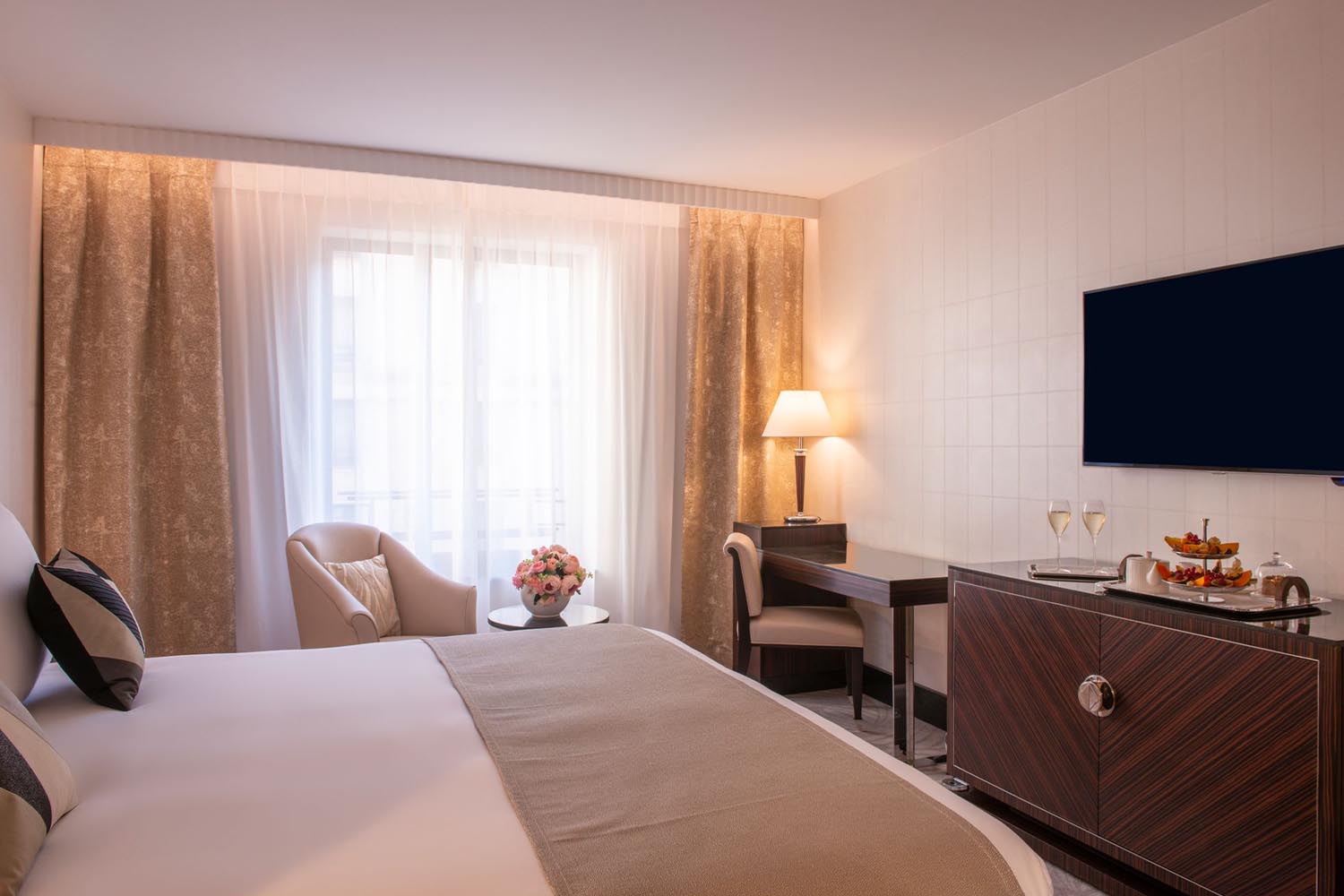 Deluxe King Room with Garden View LuxuriaVacations