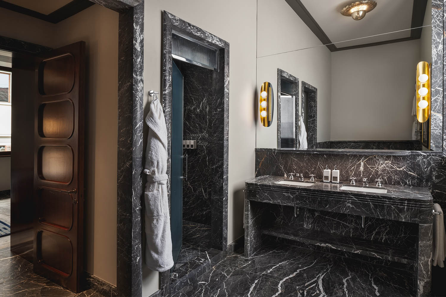 Deluxe One-Bedroom Apartment LuxuriaVacations