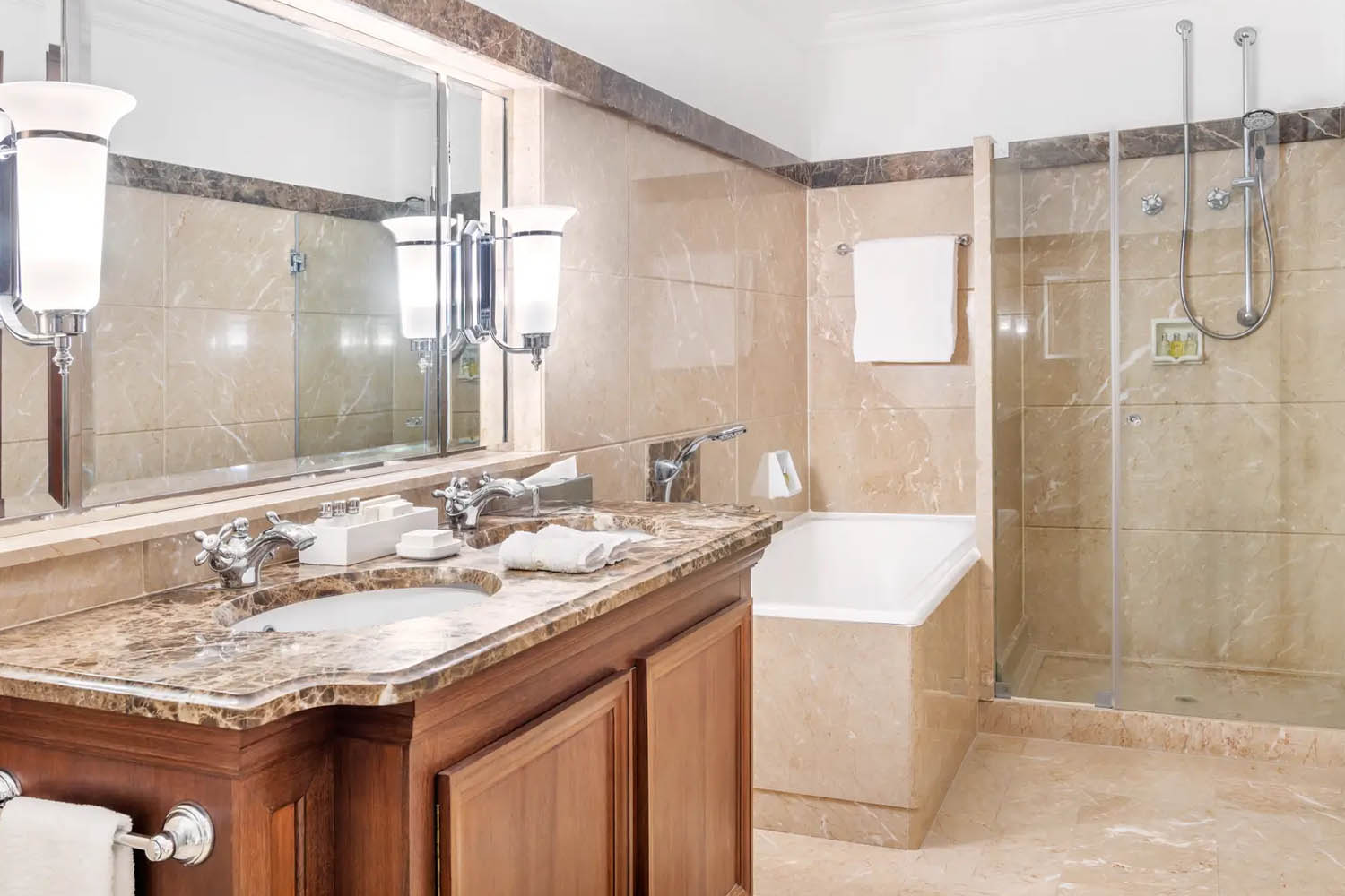 Deluxe Palácio Suite LuxuriaVacations