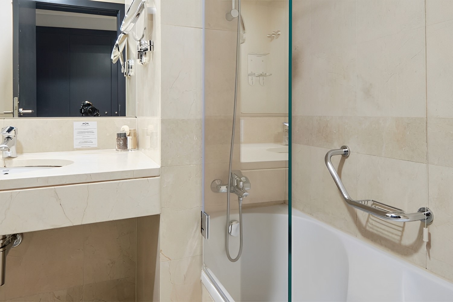 Deluxe Panoramic View LuxuriaVacations