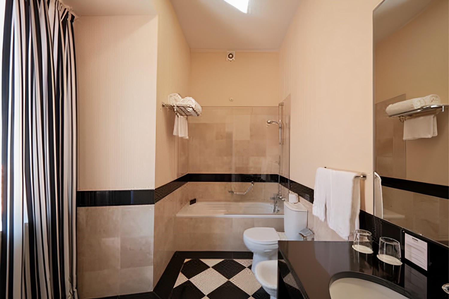 Deluxe Premium LuxuriaVacations