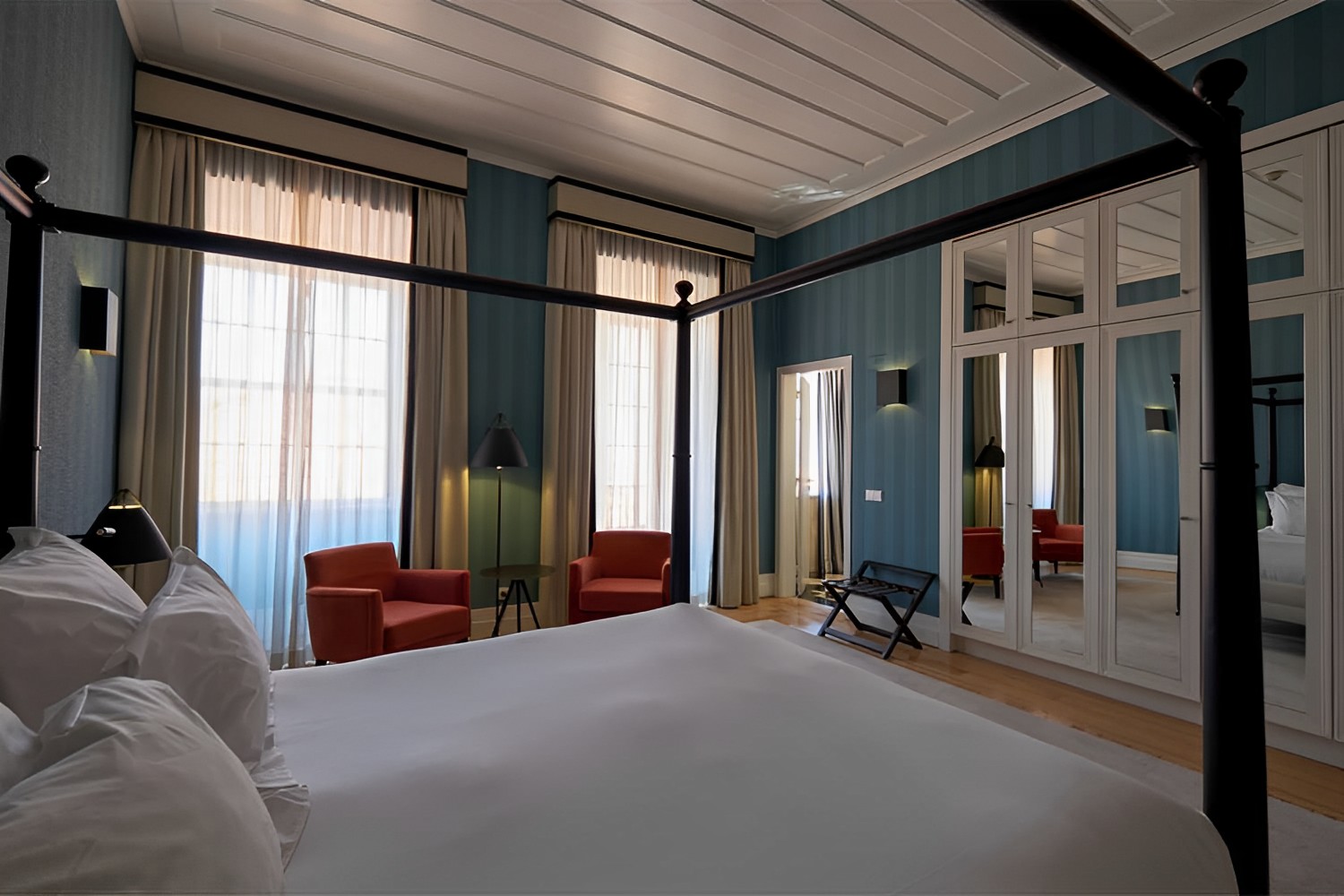 Deluxe Premium LuxuriaVacations