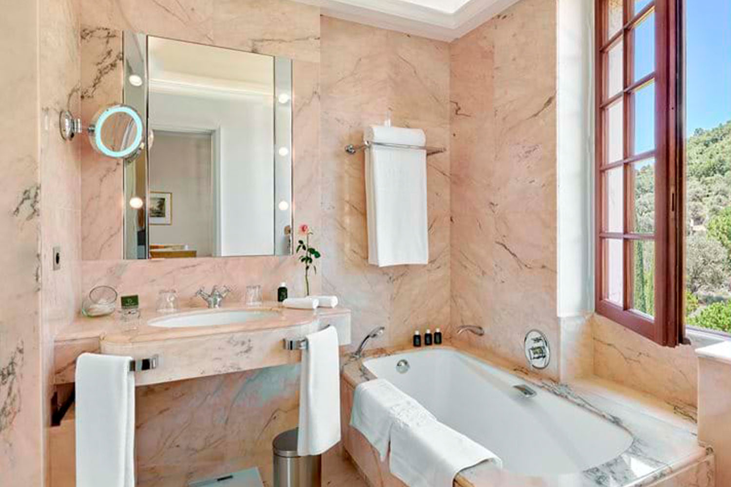 Deluxe Room LuxuriaVacations