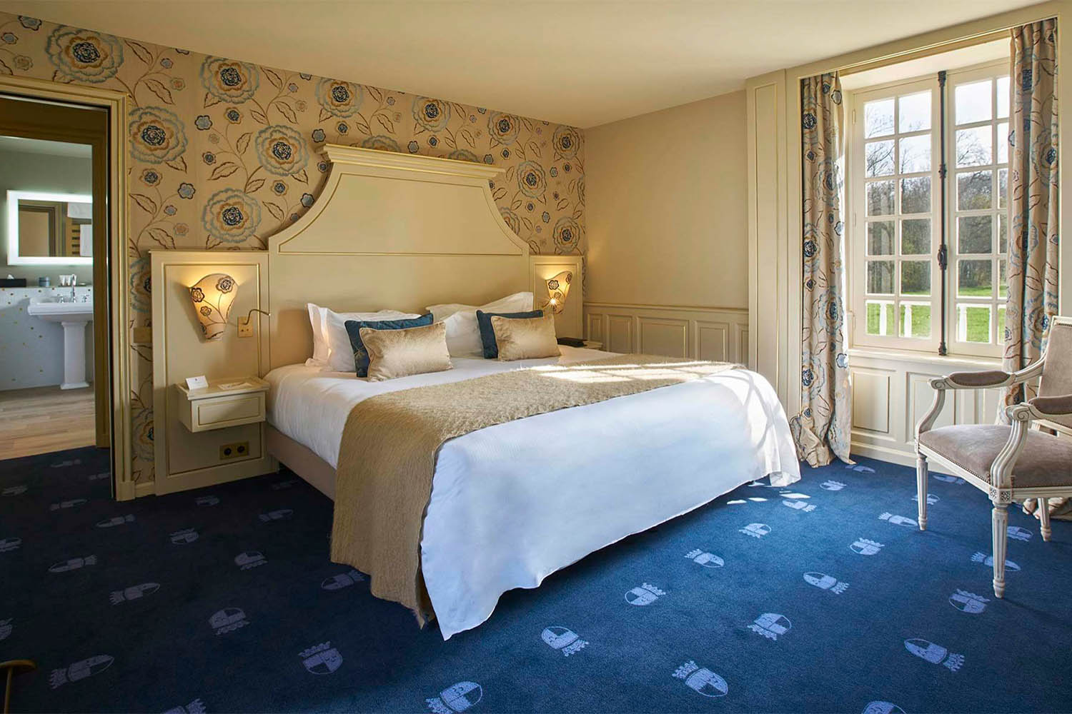 Deluxe Room LuxuriaVacations