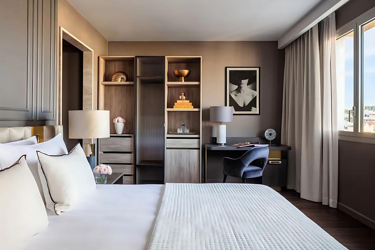 Deluxe Room LuxuriaVacations