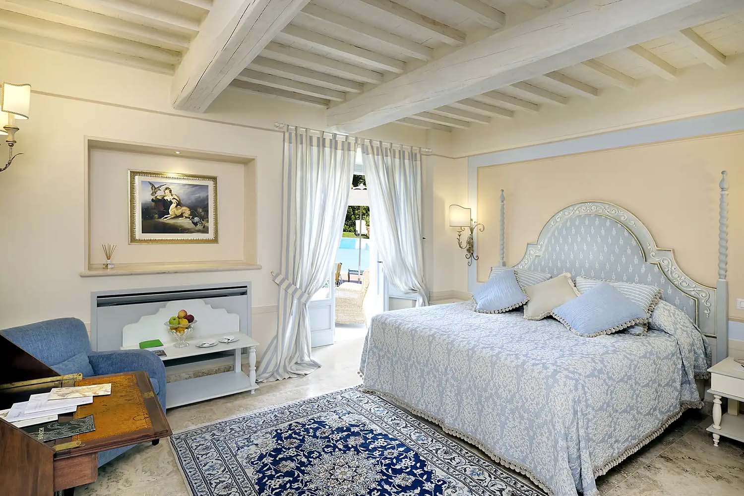 Deluxe Room LuxuriaVacations