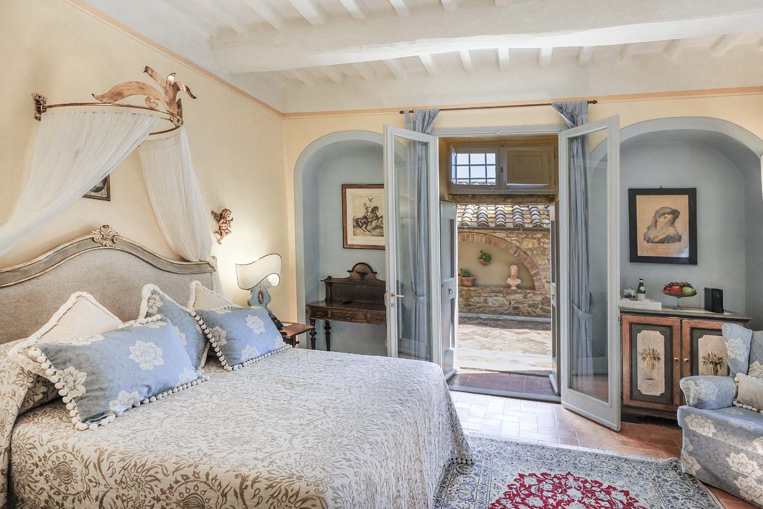 Deluxe Room LuxuriaVacations