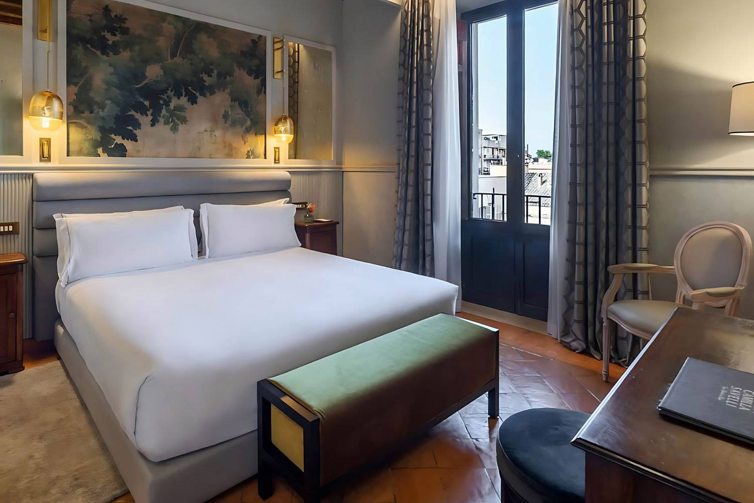 DELUXE ROOM LuxuriaVacations