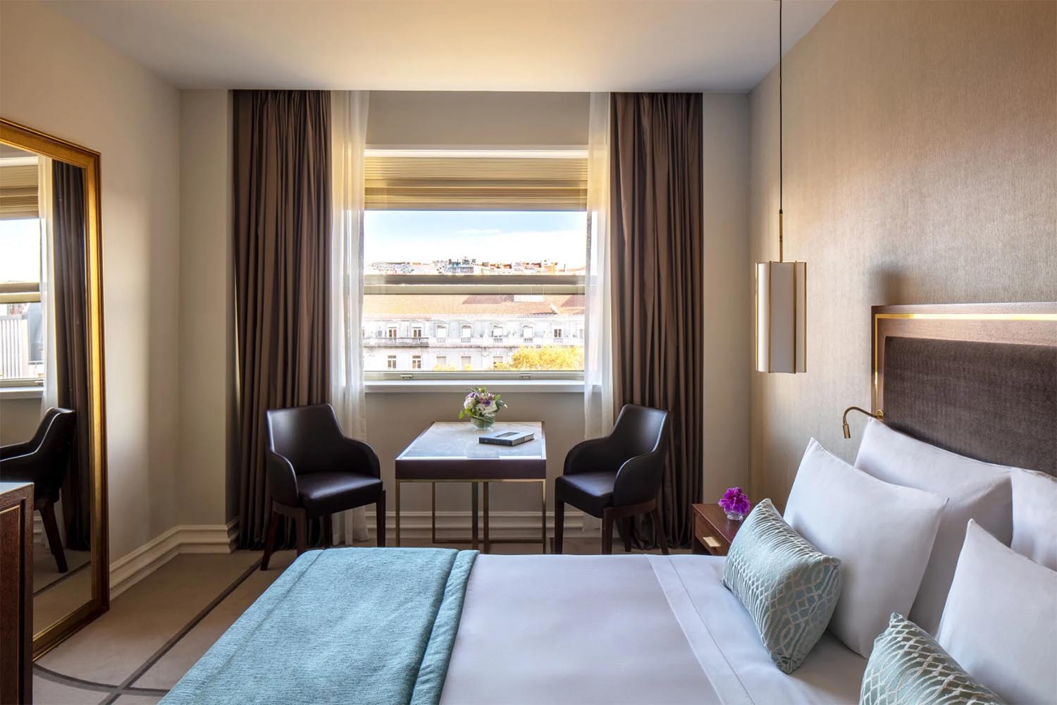 Deluxe Room, Avenue View LuxuriaVacations