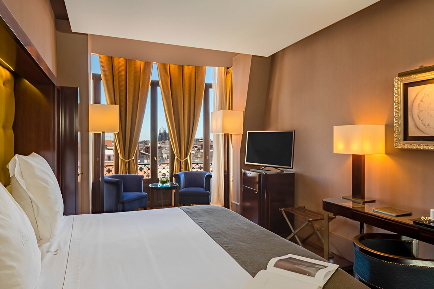 Deluxe room with extra bed LuxuriaVacations