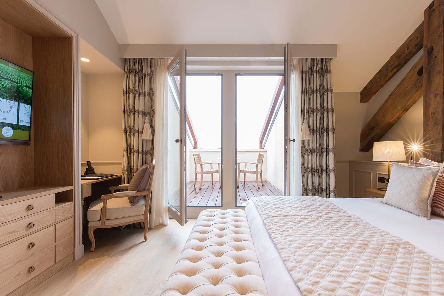 Deluxe Room with Terrace LuxuriaVacations