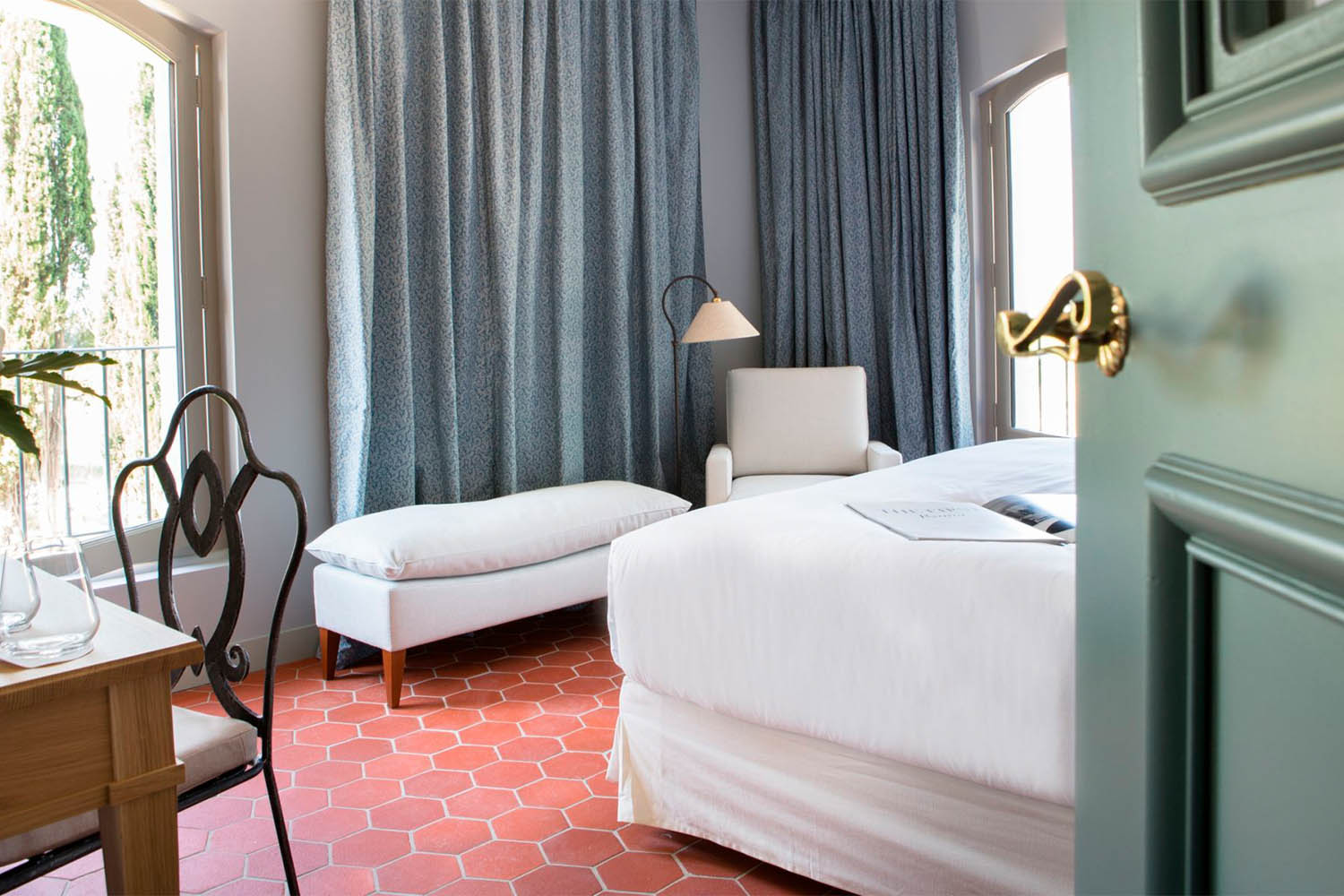 Deluxe Rooms LuxuriaVacations