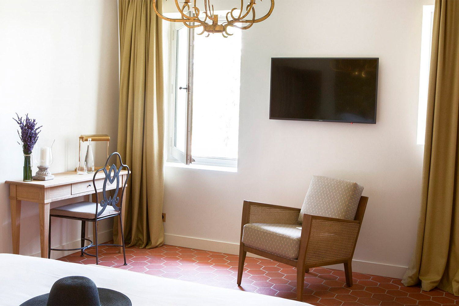 Deluxe Rooms LuxuriaVacations