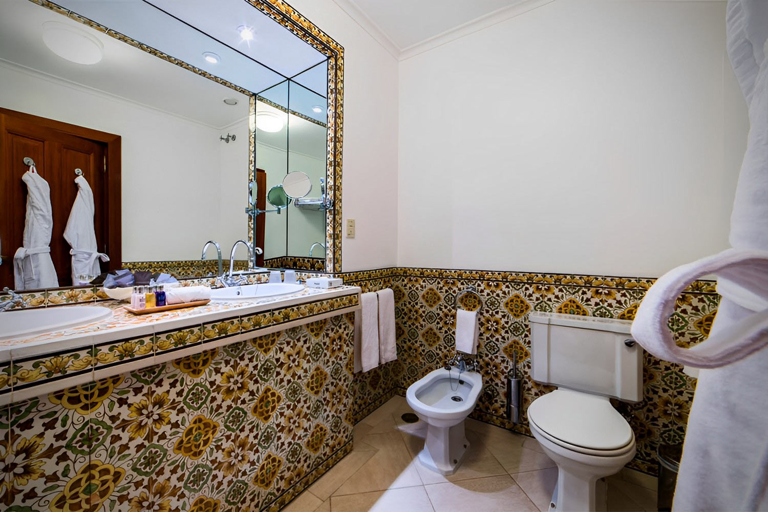 Deluxe Suite LuxuriaVacations