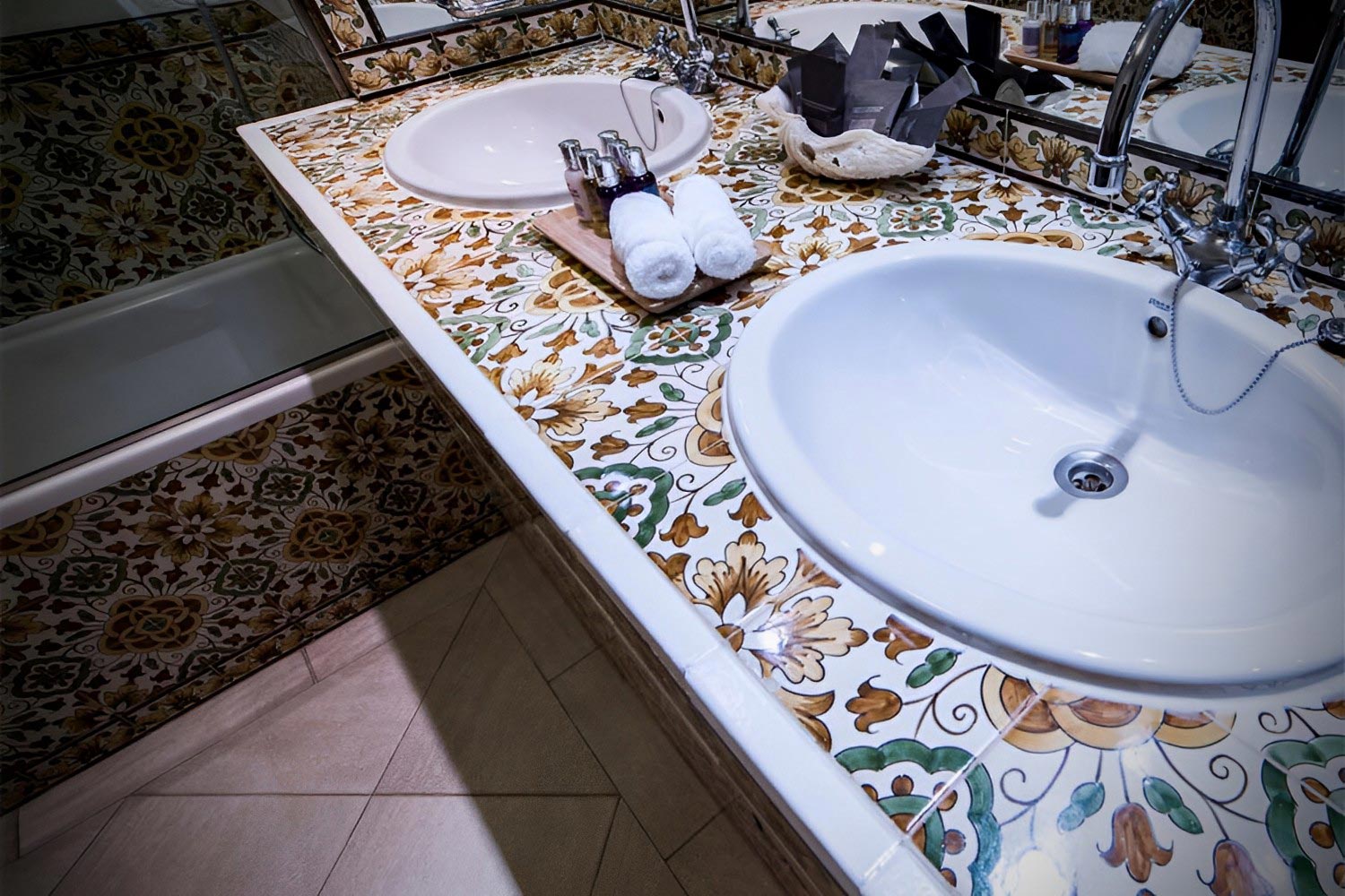 Deluxe Suite LuxuriaVacations