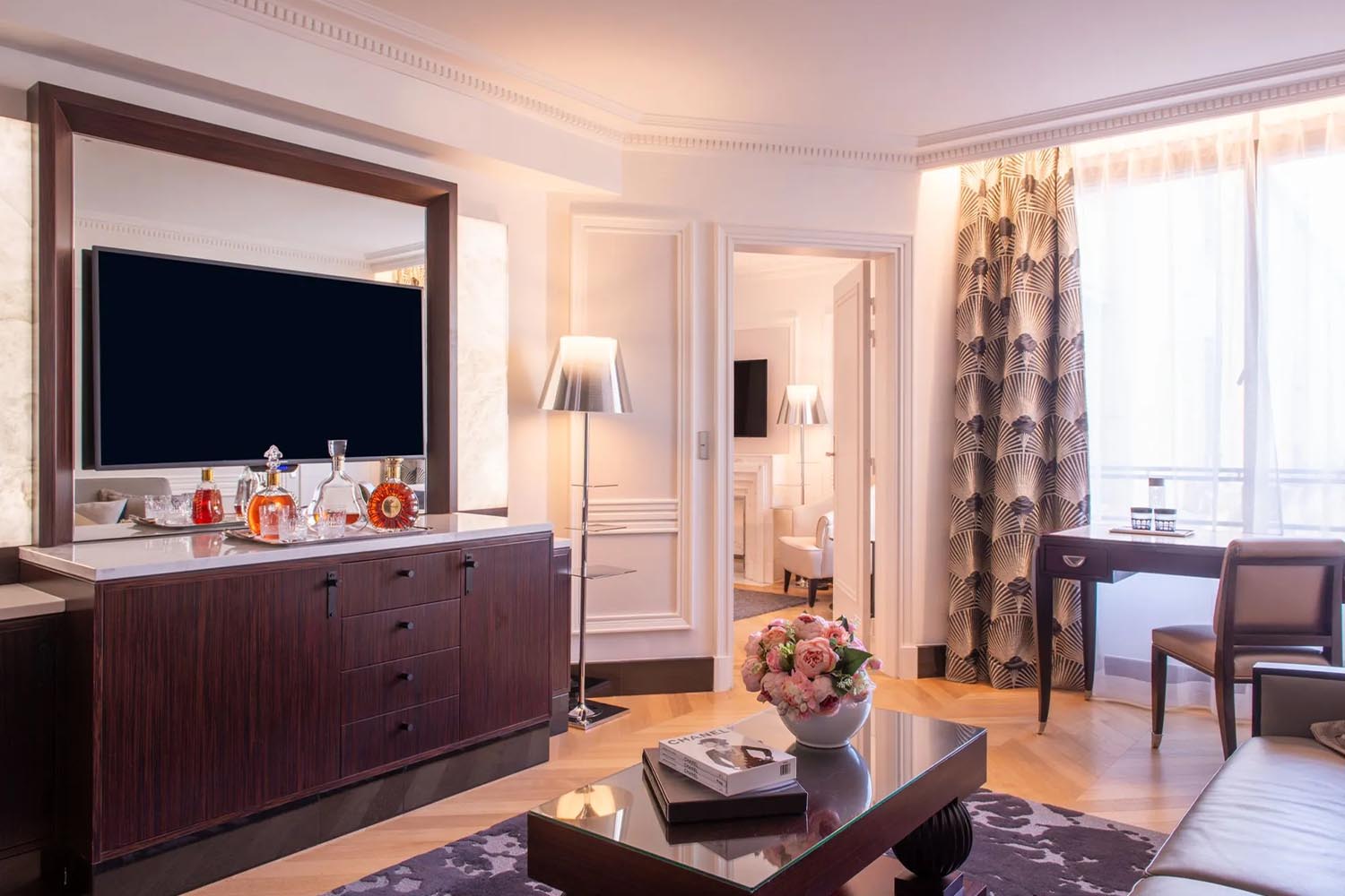 Deluxe Suite LuxuriaVacations