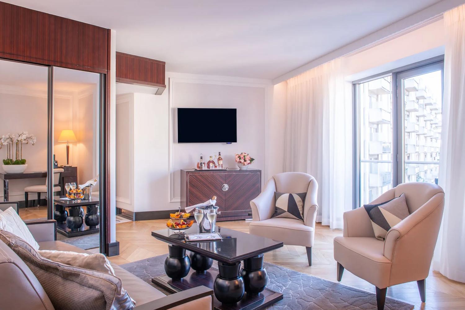 Deluxe Suite LuxuriaVacations