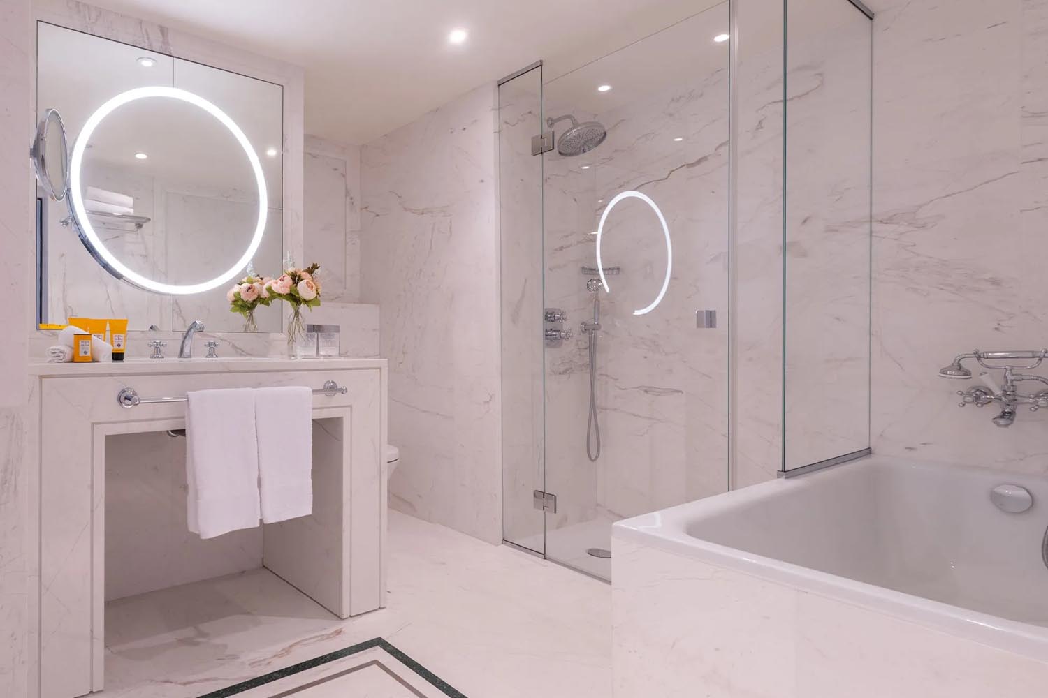 Deluxe Suite LuxuriaVacations