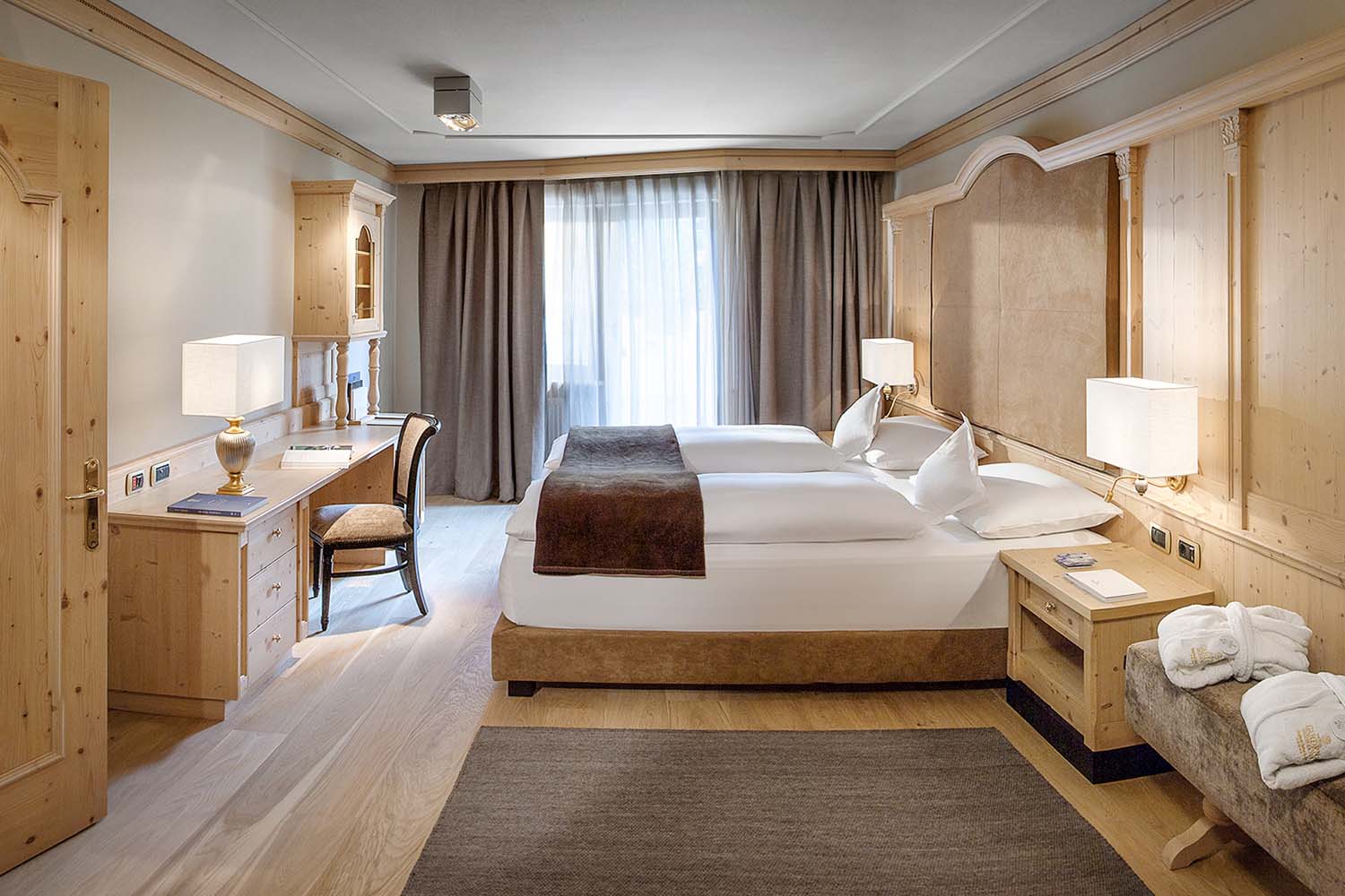 Deluxe Suite LuxuriaVacations