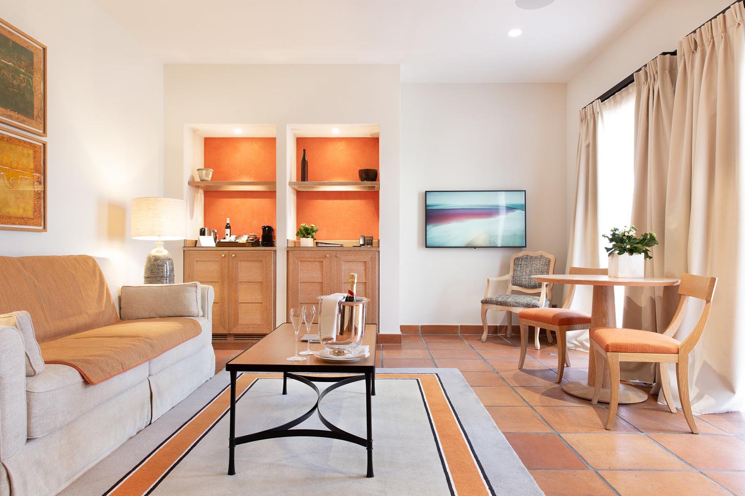 Deluxe Suite LuxuriaVacations