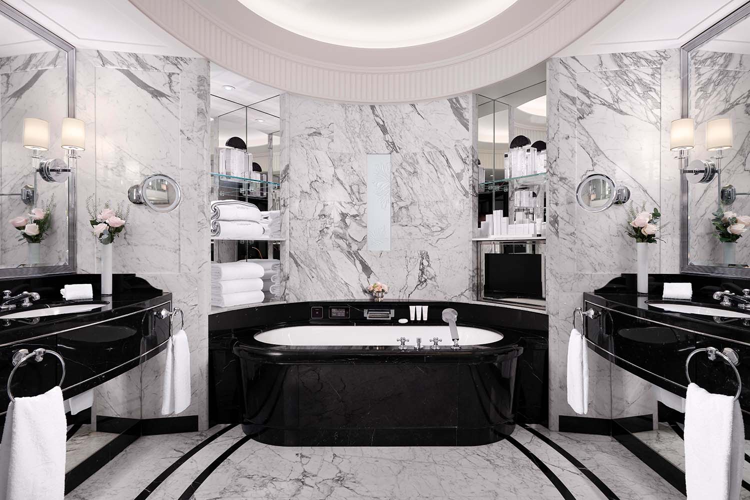 Deluxe Suite LuxuriaVacations