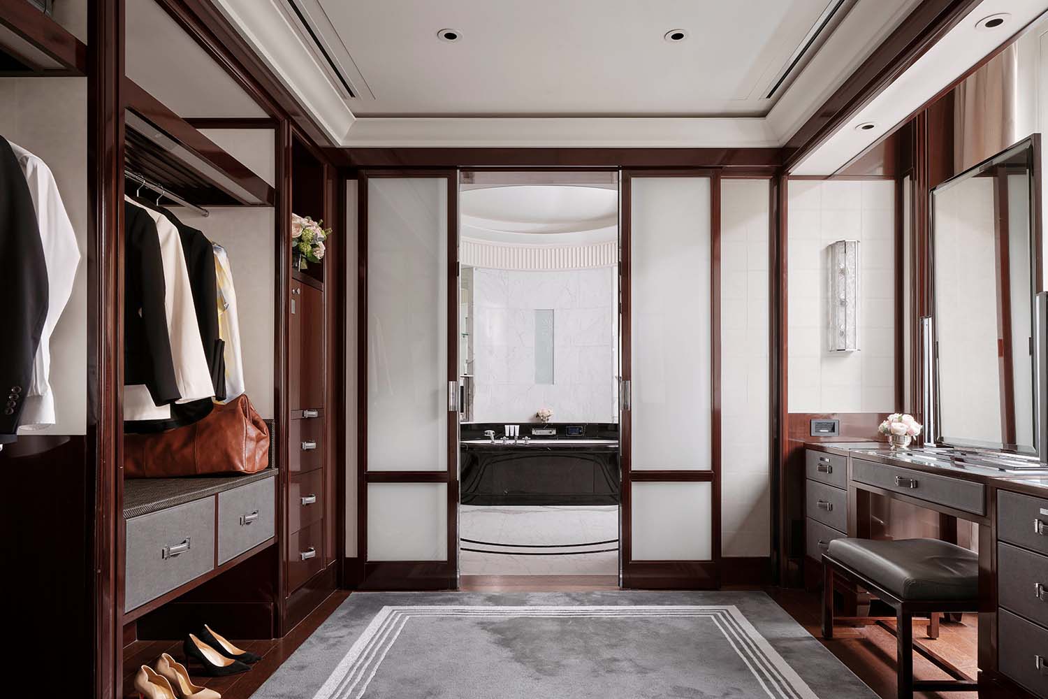 Deluxe Suite LuxuriaVacations