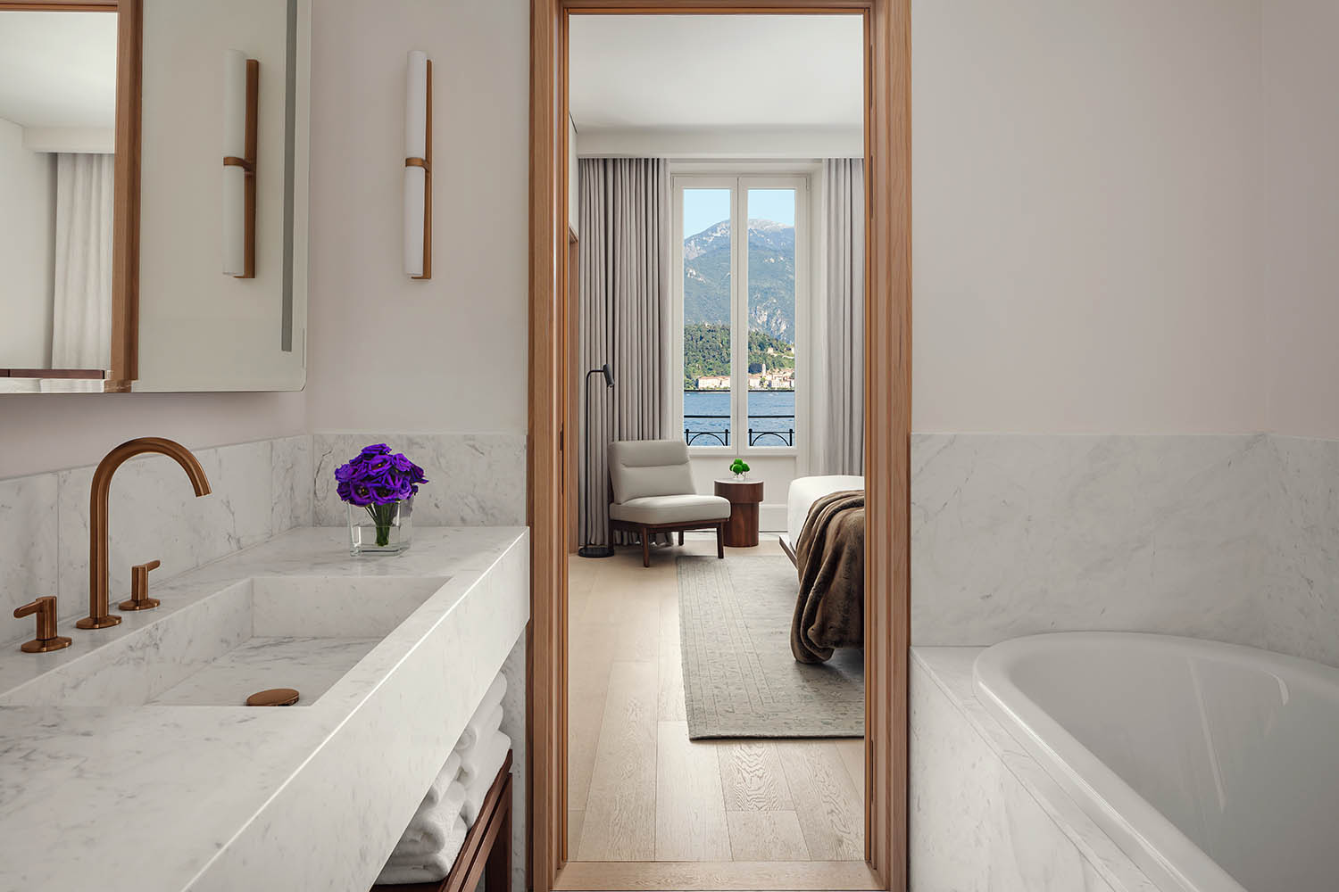 Deluxe Suite, Lake View, 1 Bedroom Deluxe Suite, 1 King, Lake view, Balcony LuxuriaVacations