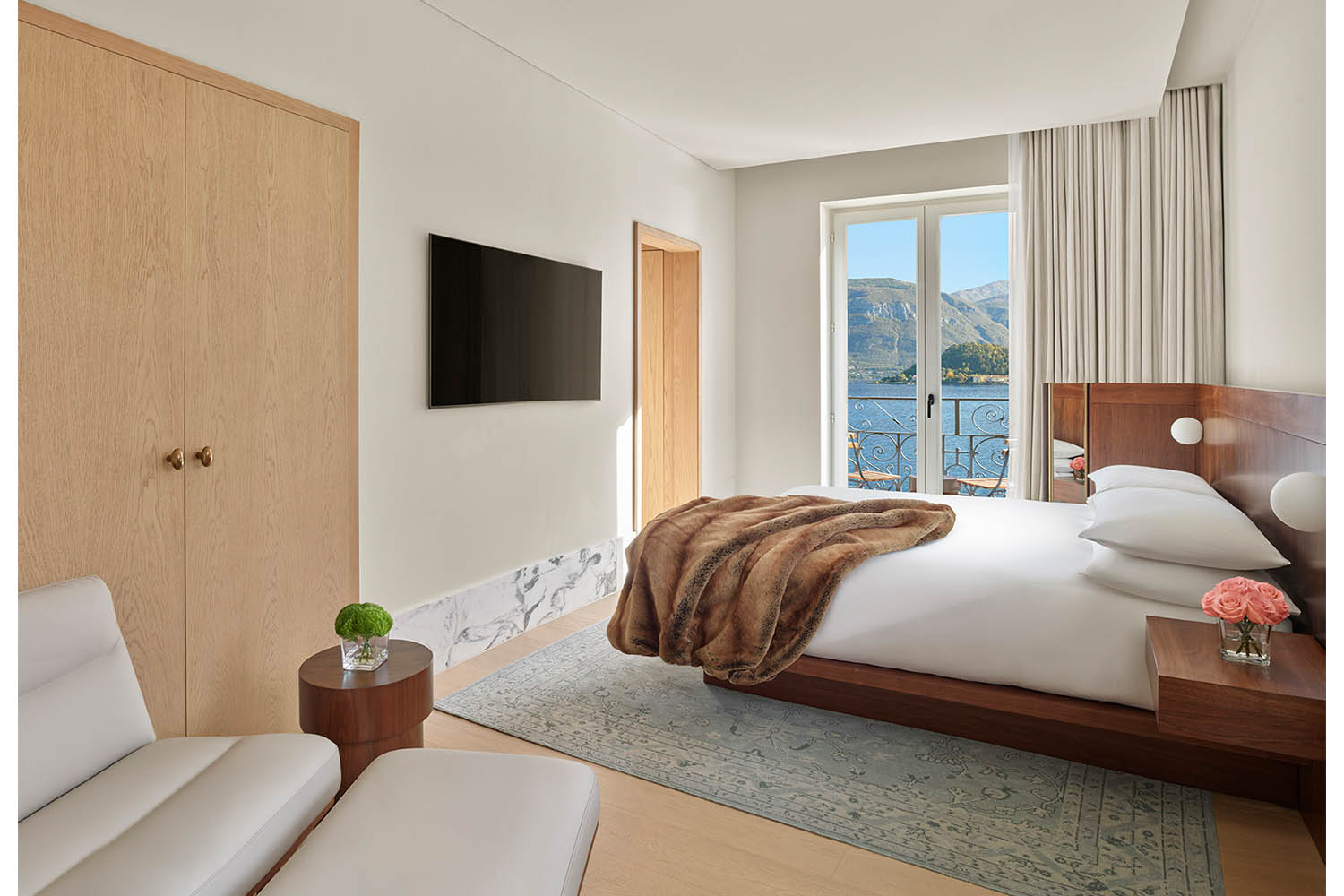 Deluxe Suite, Lake View, 1 Bedroom Deluxe Suite, 1 King, Lake view, Balcony LuxuriaVacations