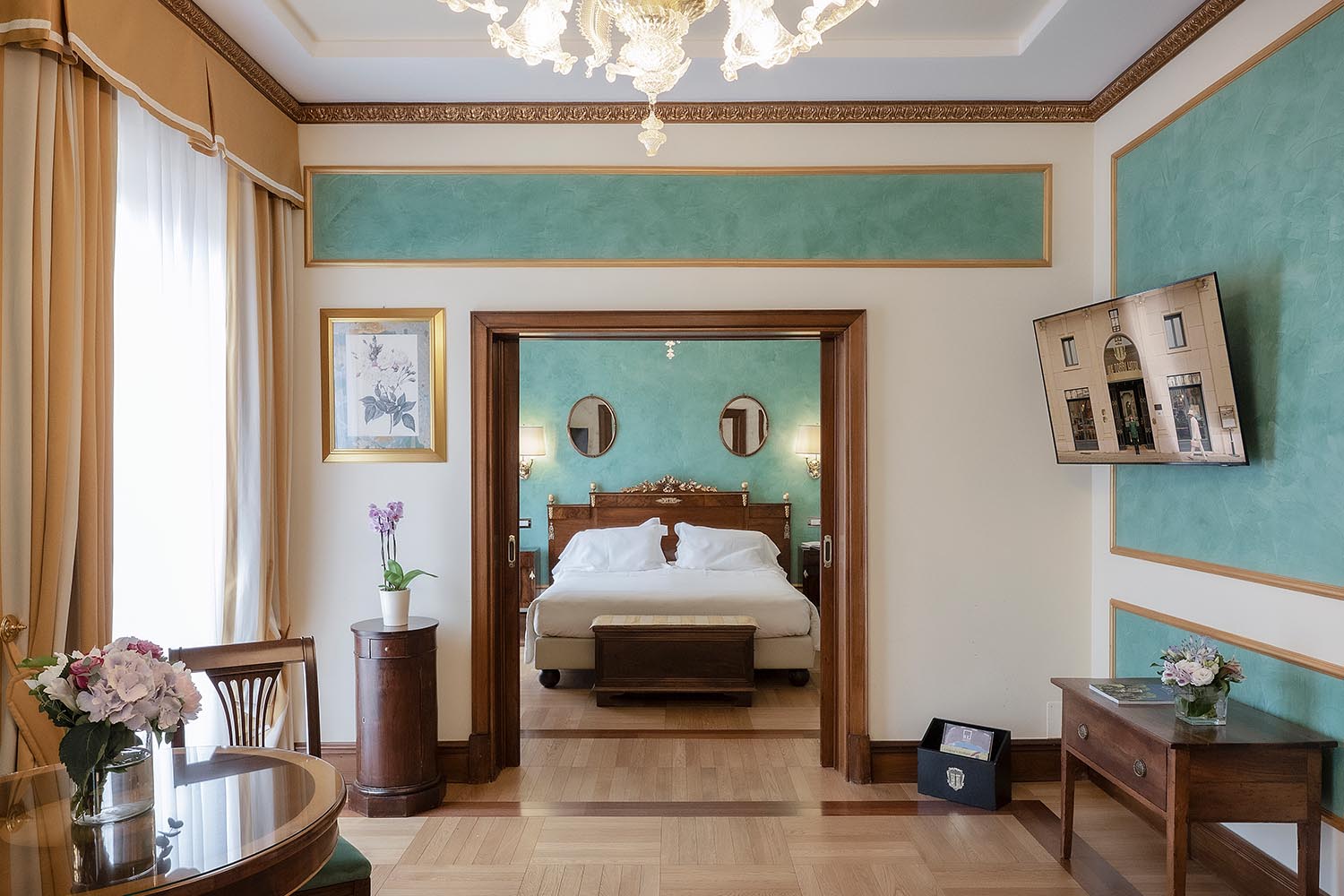 Deluxe Suite Maria Callas LuxuriaVacations