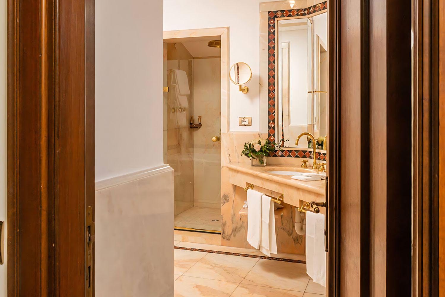 Deluxe Suite Mozart LuxuriaVacations