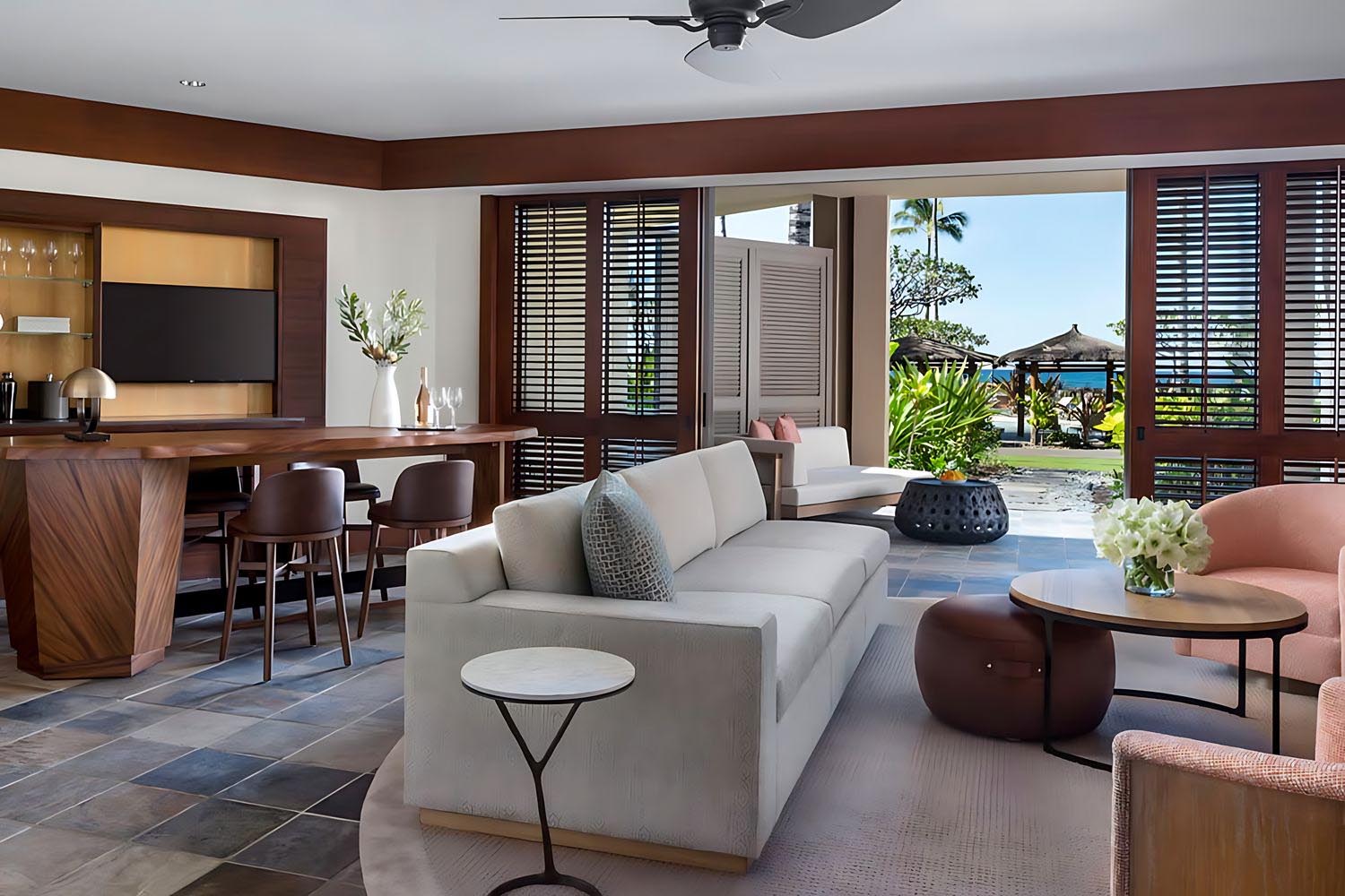 Deluxe Suite – Ocean View LuxuriaVacations